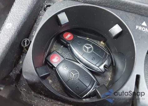 2008 Mercedes-Benz S 550 4Matic z USA, uszkodzony, nr VIN WDDNG86X48A208799